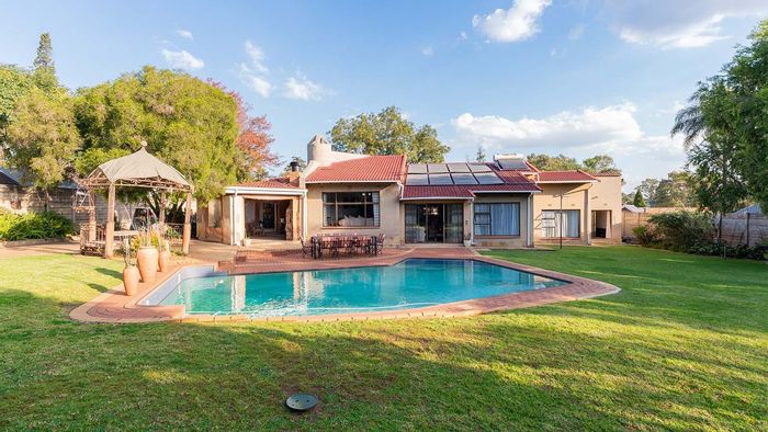 Farrarmere House For Sale: 4 beds, solar pool, flatlet, borehole, great location.