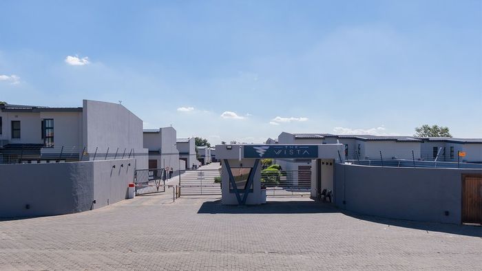 Rynfield Cluster For Sale: 3 Bedrooms, Courtyard, Pool, Pet-Friendly, Secure Living.