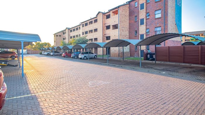 2-Bedroom Apartment For Sale in Montana Tuine with Pool and Security Amenities.