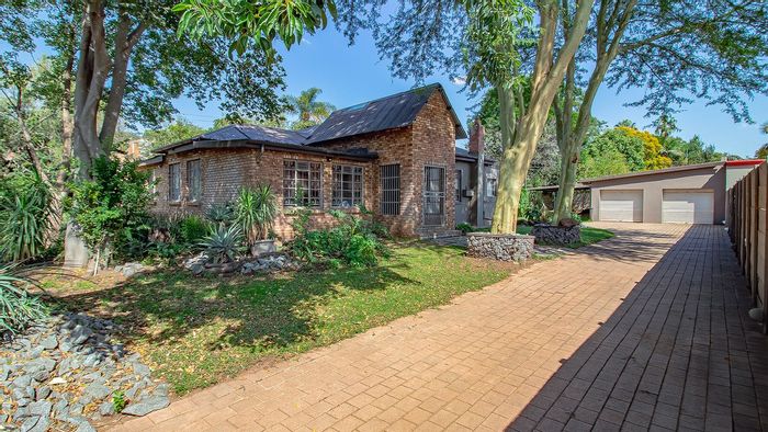 Spacious Gezina house for sale with pool, workshop, and guest room.