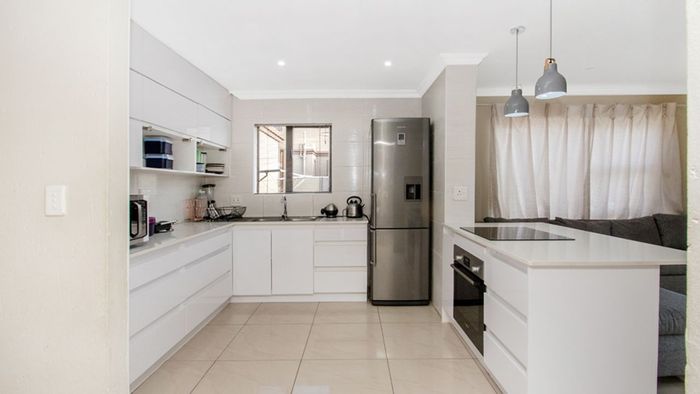 House for sale in Noordwyk: secure estate, 3 beds, double garage, garden.