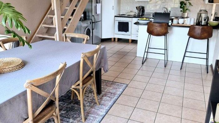 Radiokop Townhouse For Sale: 3 bedrooms, loft, garden, security, near new school.