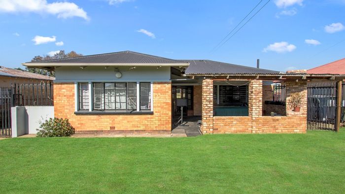 Georginia House For Sale: 3 Bedrooms, garden, garage, and guest suite.