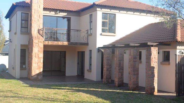 For Sale: Spacious 4-Bedroom House in Eldo Lakes Estate with Security and Amenities.