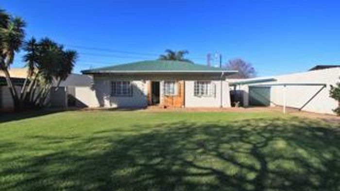 Wychwood House For Sale: 4 Bedrooms, potential granny flat, large garden, secure garage.