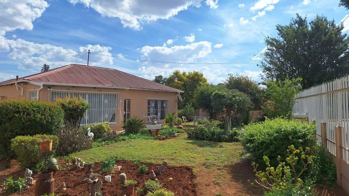For Sale: House in Primrose with granny flat, three-car garage, and expansion potential.