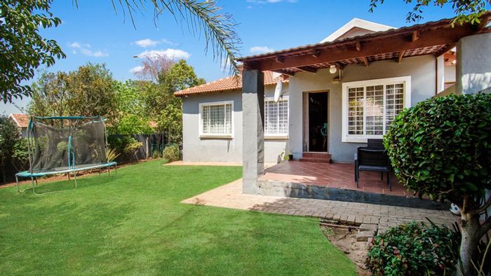 Northgate Townhouse For Sale: 3 beds, garden, double garage, secure access.