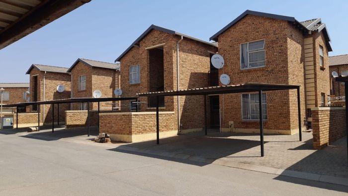 For Sale: Honeypark Townhouse with 2 bedrooms, balcony, and open-plan living.