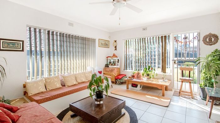 For Sale: Westdene House with 3 beds, lapa, and spacious garden.