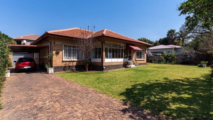 Northmead House For Sale: 3 bedrooms, flatlet potential, park views, secure parking.