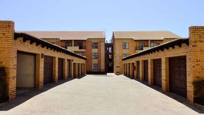 2-bedroom apartment for sale in Hatfield with inverter, parking, and communal garden.