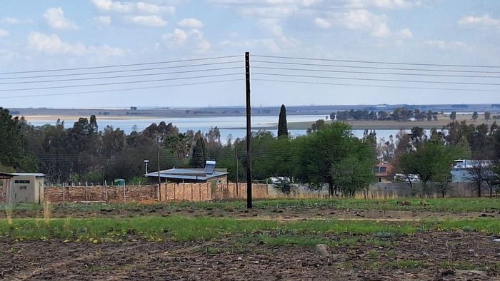 Vacant Land Residential For Sale in Deneysville Central, near shops and Vaal Dam.