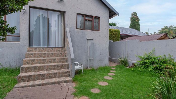 Corlett Gardens Apartment For Sale: 2 beds, private garden, splash pool, secure complex.