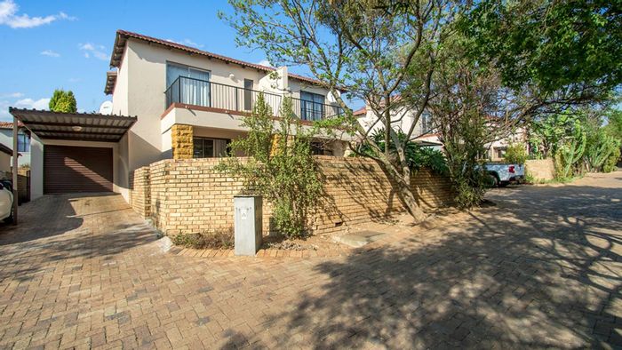 Northgate Townhouse For Sale: 2 beds, garden, garage, secure estate living.