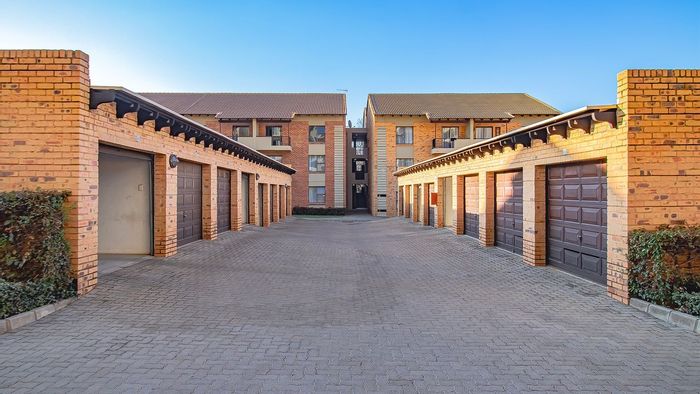 Hatfield Apartment For Sale: Ground floor unit, carport, 24/7 security, near university.