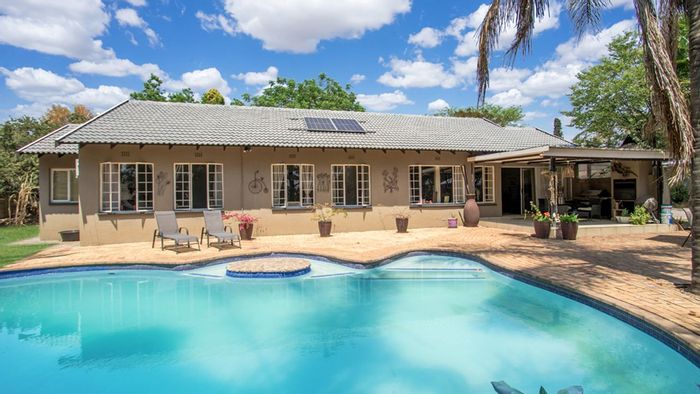 For Sale: House in Johannesburg North with pool, solar system, and staff accommodation.