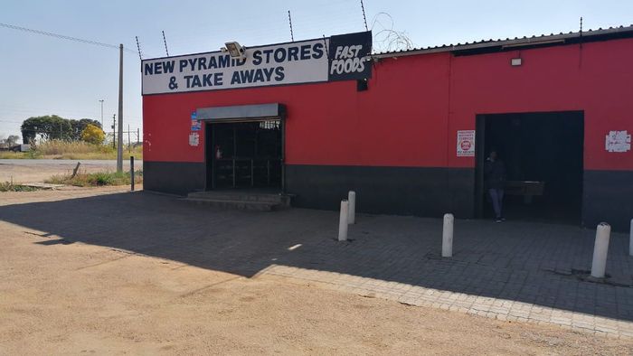 Farm For Sale in Pretoria North with business rights, rental income, and amenities.