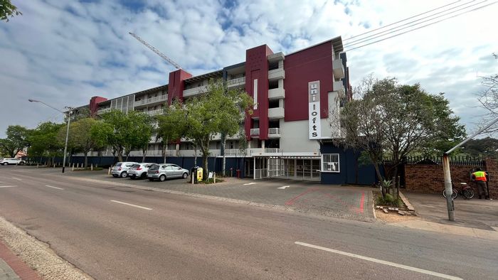 Hillcrest Apartment For Sale: Furnished, secure, near University of Pretoria, tenant in place.