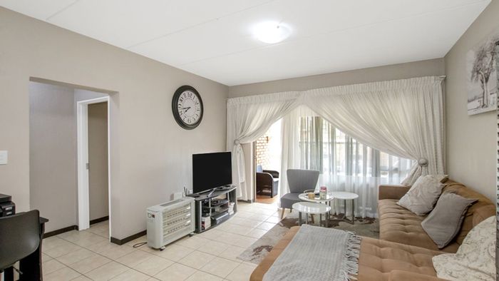 For Sale: Wilgeheuwel Apartment with 2 Bedrooms, Balcony, and Open Plan Living.