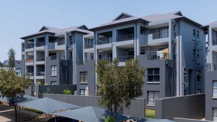 For Sale: Apartment in Modderfontein with 3 beds, gym, clubhouse, and appliances.