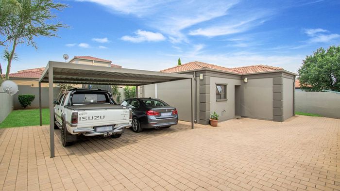 For Sale: House in Blue Hills with 24-hour security, garden, and Wendy house.