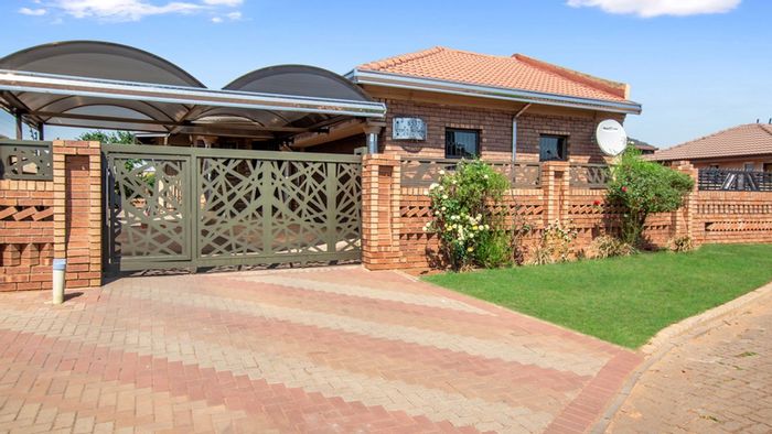 For Sale: House in Roodekop with 3 bedrooms, double garage, and expansive yard.