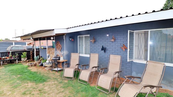 Klopperpark House For Sale: 3 bedrooms, 2 bathrooms, secure fencing, family-friendly space.