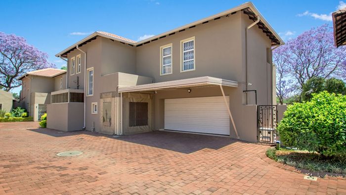 Ferndale Townhouse For Sale: 3 beds, pool, garden, secure complex, easy access.