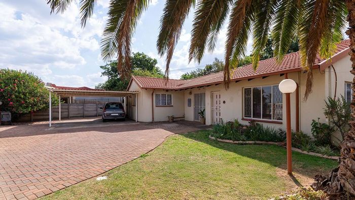 For Sale: House in Van Riebeeck Park with pool, study, and spacious patio.