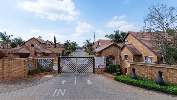 Pomona House For Sale: Guarded estate, open plan living, 4 bedrooms, ample parking.