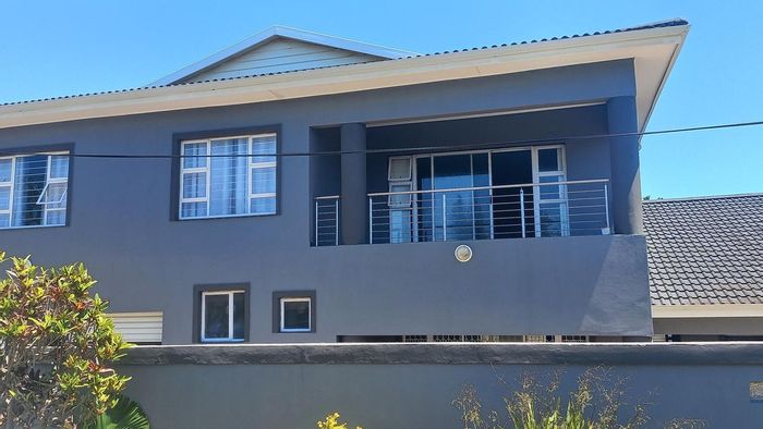 For Sale: Two houses in Umtentweni, 6 bedrooms, 5 bathrooms, close to beach.