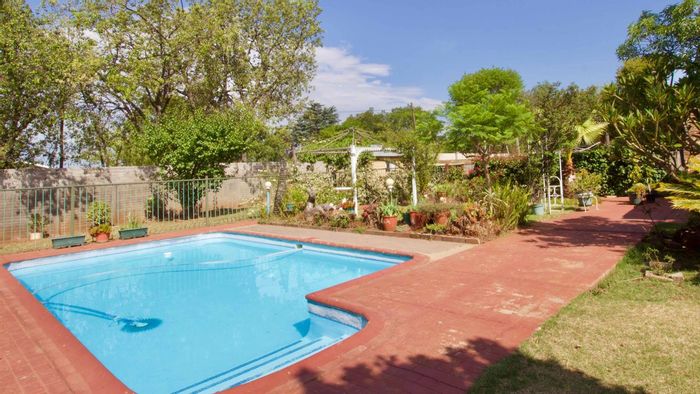 Lyttelton Manor House For Sale: Spacious home with cottage, pool, and potential.