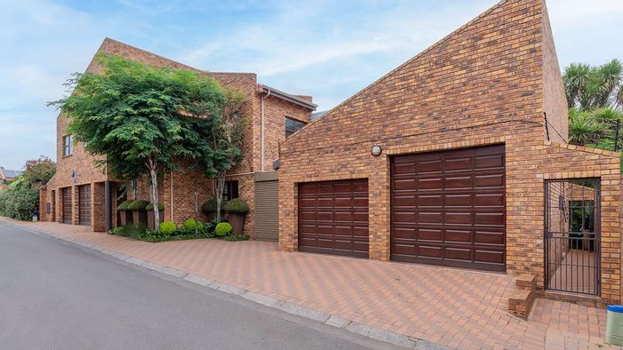 For Sale: Spacious 5-Bedroom House in Bedfordview Central with Entertainment Features.