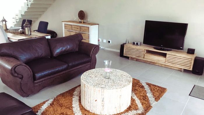 For Sale: Townhouse in Zimbali Wedge with open plan living and entertainment patio.