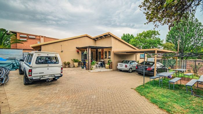 For Sale: Spacious 4-bedroom house with carport in Edenvale Central.