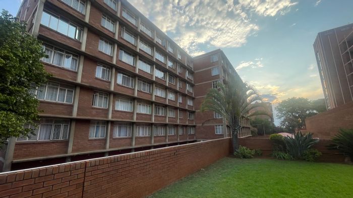 For Sale: Apartment in Wonderboom South with communal garden and braai facilities.