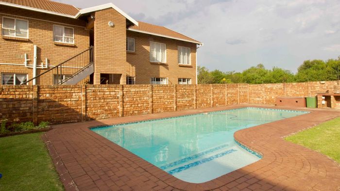 Hennopspark Apartment For Sale: 2 Bedrooms, communal pool, secure complex, prime location.