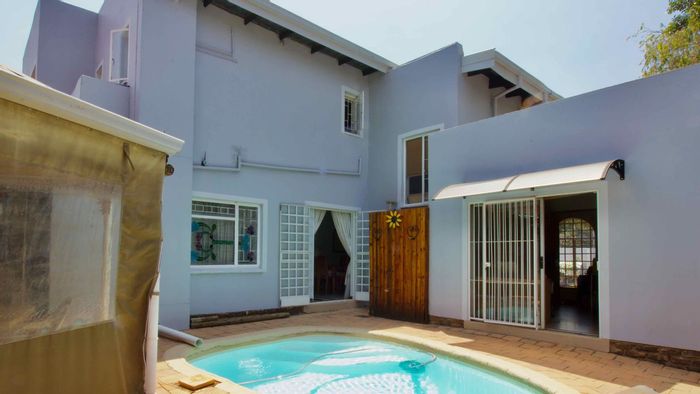 Doringkloof House For Sale: Family home with pool, study, and solar features.