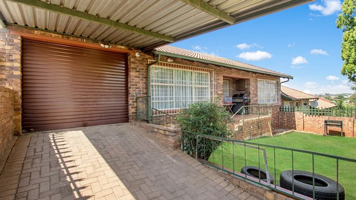 Townhouse for Sale in Krugersdorp North: Private entrance, pet-friendly garden, garage.