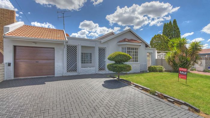 For Sale: Lenasia South house with fitted kitchen, spacious lounge, and security features.