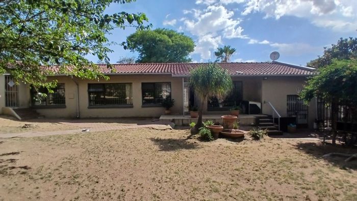 Edenvale Central House For Sale: Spacious layout, garden, and convenient location.