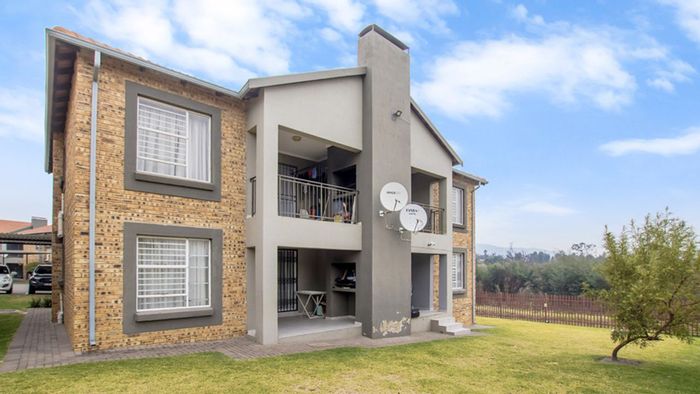 For Sale: Apartment in Ruimsig AH with pool, gym, and secure parking.