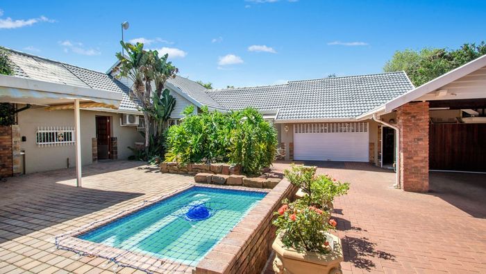 Rant En Dal House For Sale: 3 beds, flatlet, jacuzzi pool, spacious garden.