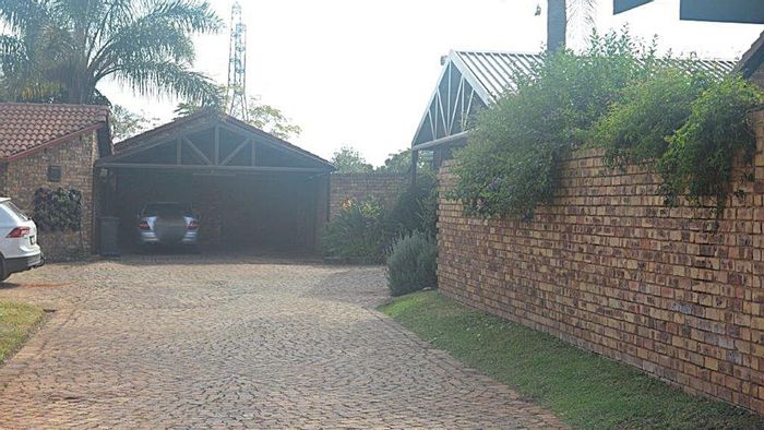 Clubview House For Sale: 3 beds, study, secure complex, low levies, double garages.