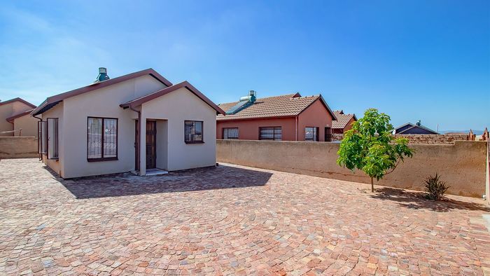 2-Bedroom House For Sale in Soshanguve East with 4 Parking Spaces.
