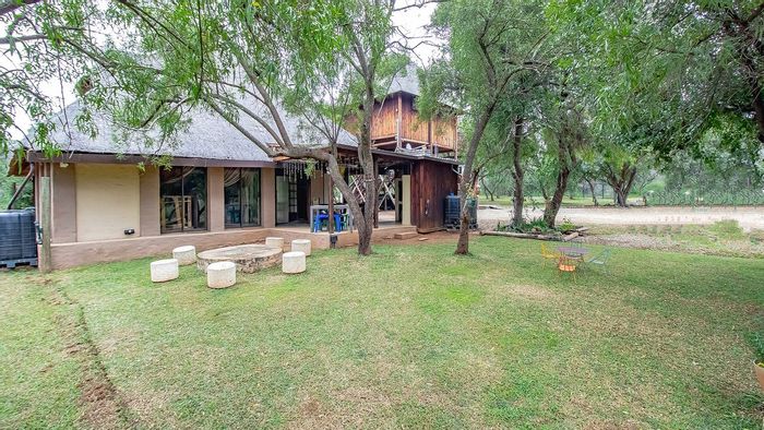 Farm for Sale in Buffelsdrift AH: 3 beds, wildlife, solar power, secure access.