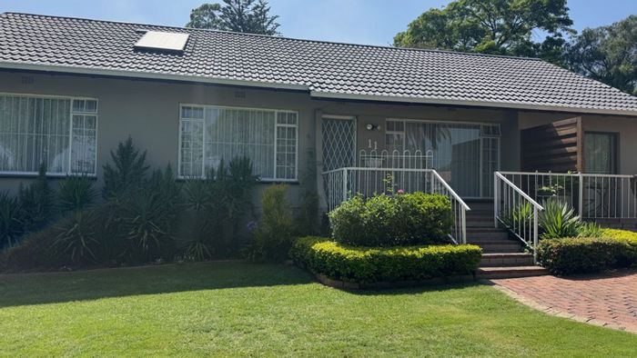 Isandovale House For Sale: 3 Bedrooms, Cottage, Secure Area, Large Yard.