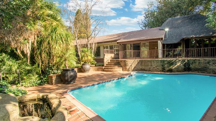 For Sale: Spacious 5-bedroom house in Noordheuwel with pool, lapa, and borehole.