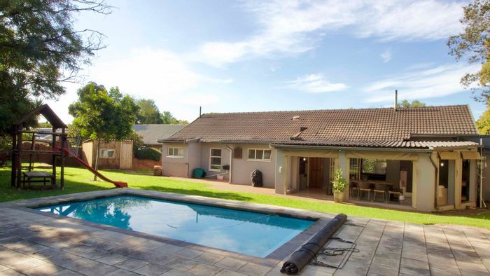 For Sale: Spacious Hennopspark house with pool, garage, and close to schools.