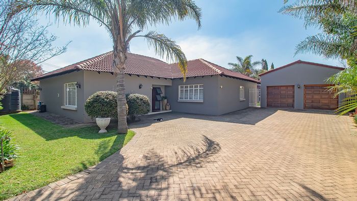 Northmead House For Sale: 4 beds, flatlet, heated pool, solar system, double garage.